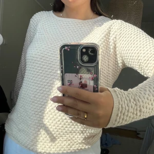 Tröja - Superfin tröja i ett jättebra skick då den endast används ett fåtal gånger. Den är ljusrosa i ett ”finstickat” material