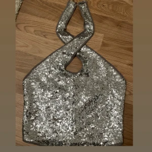 Gina fest topp - Så fin fest topp från Gina , endast testad , storlek xs 