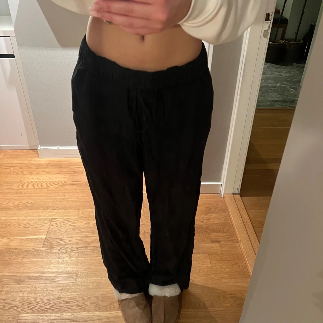 Svarta linnebyxor med snörning - 2