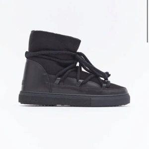 Svarta inuikiis🖤 - Svarta superfina inuikiis köpa på jackie❤️ storlek 38!! Använd i en säsong❤️💞💓