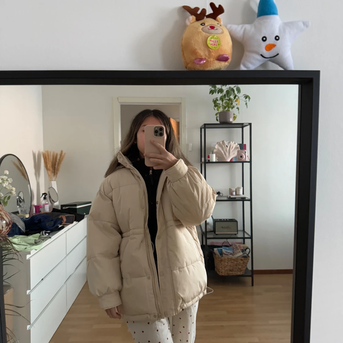 Beige pufferjacka från NA-KD