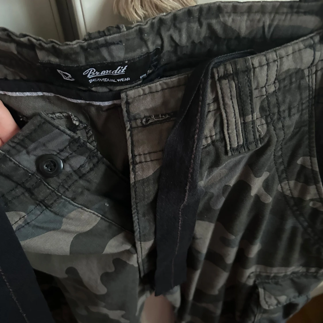 Camouflage cargobyxor från Brandit - 2