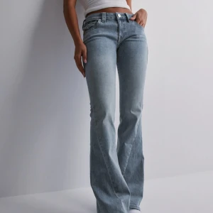 true religion bootcut jeans  - Super snygga bootcut jeans från true religion och köpta på Nelly i januari som är använda en gång så kommer antagligen inte gå ner i pris💕💗💗