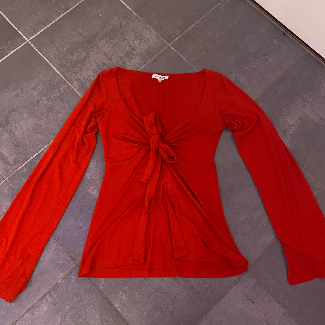 Röd långärmad topp från Design by Si