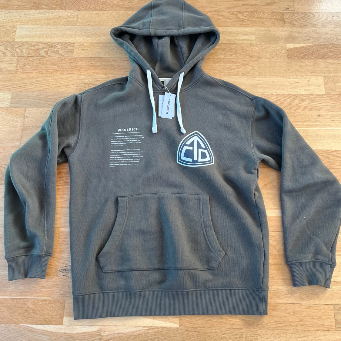 Grön hoodie från Woolrich