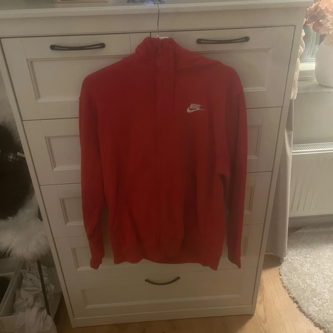 Röd hoodie från Nike - 1
