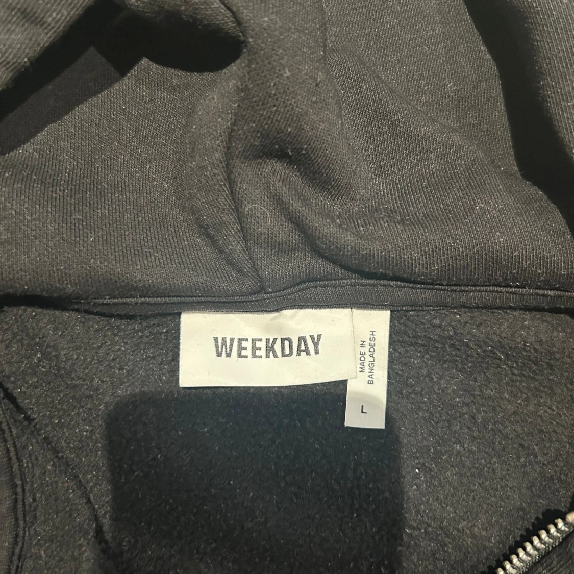 Svart hoodie från Weekday - 1