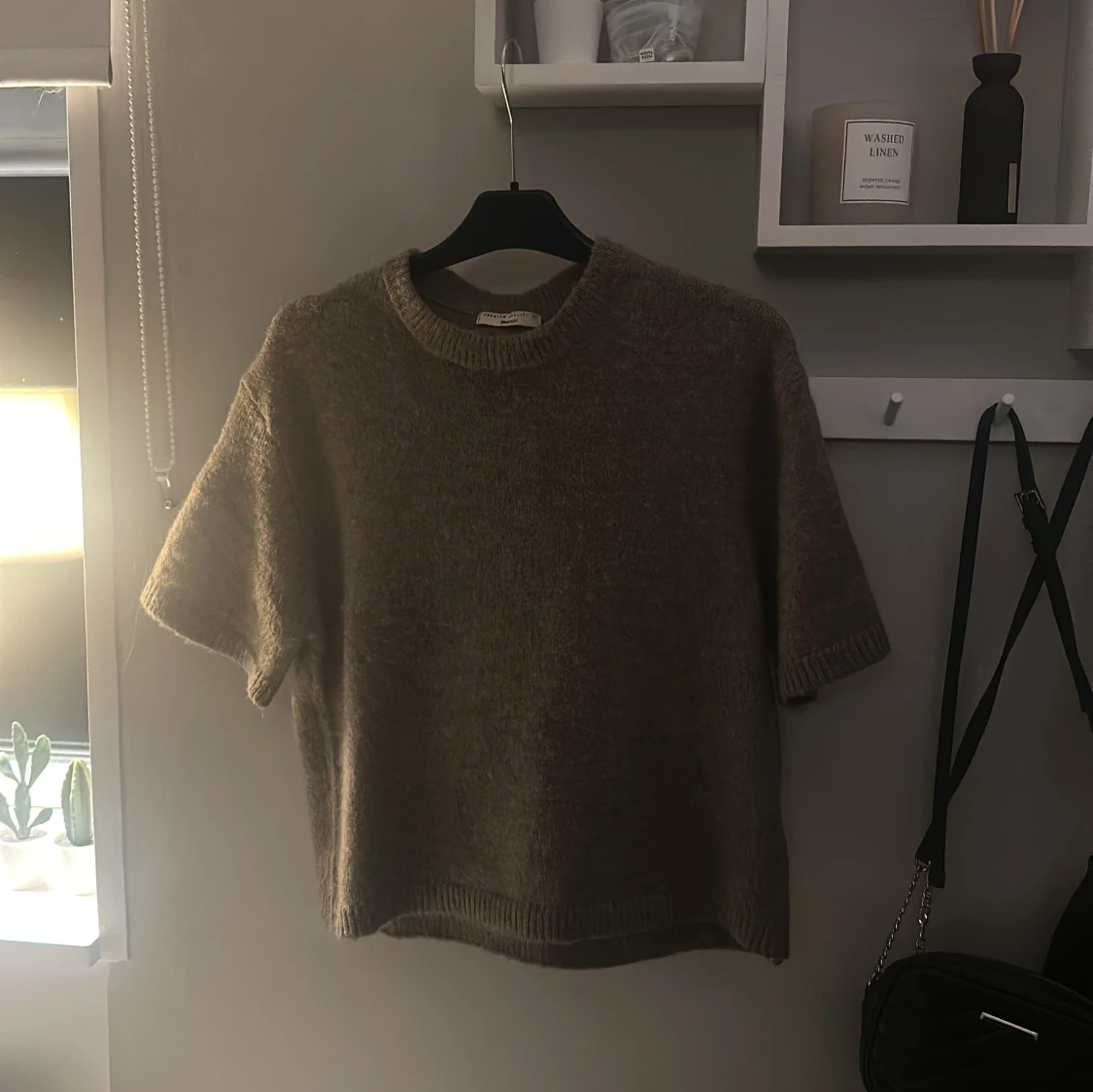 Beige stickad tröja från Gina Tricot