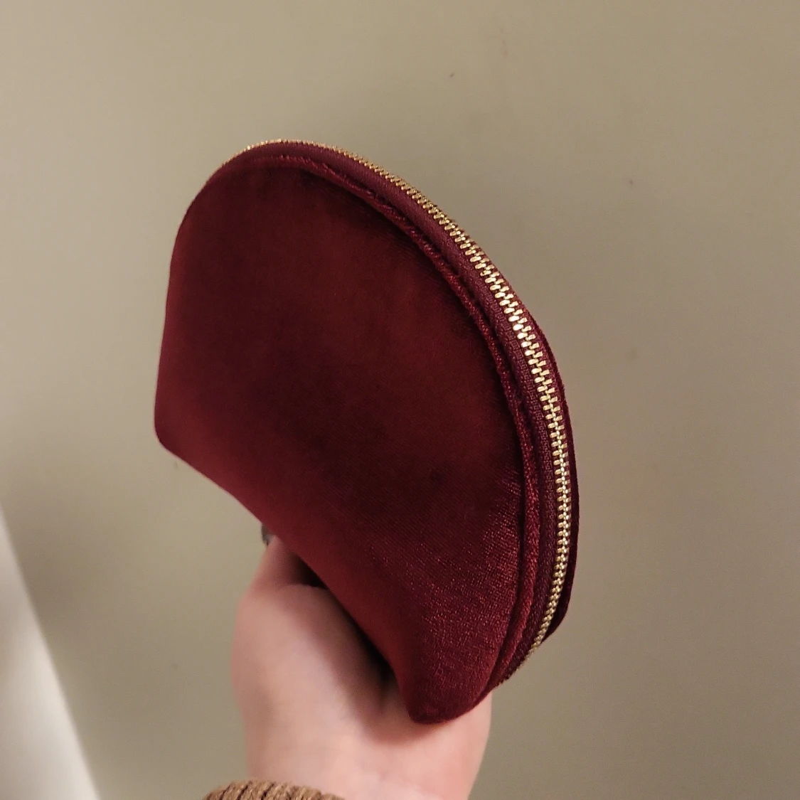 Vinröd necessär från H&M - 1