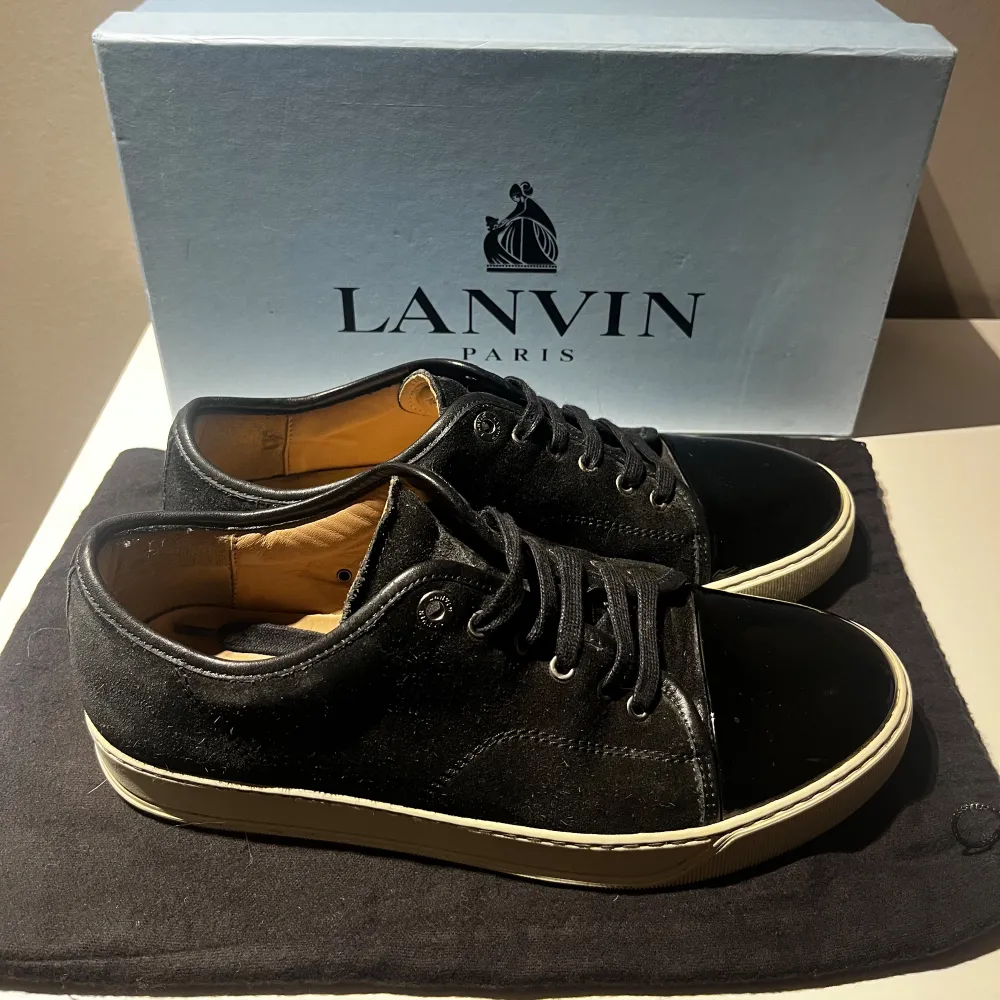 Lanvin skor Storlek: UK8~43 Avgör skick på bilderna OG: Dustbag och box Vid frågor eller funderingar är det bara att skriva!. Skor.