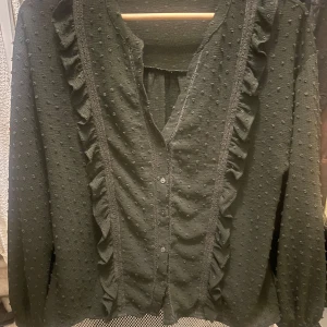 Zara blus  - Fin blus från zara i mycket bra skick! Säljs inte längre