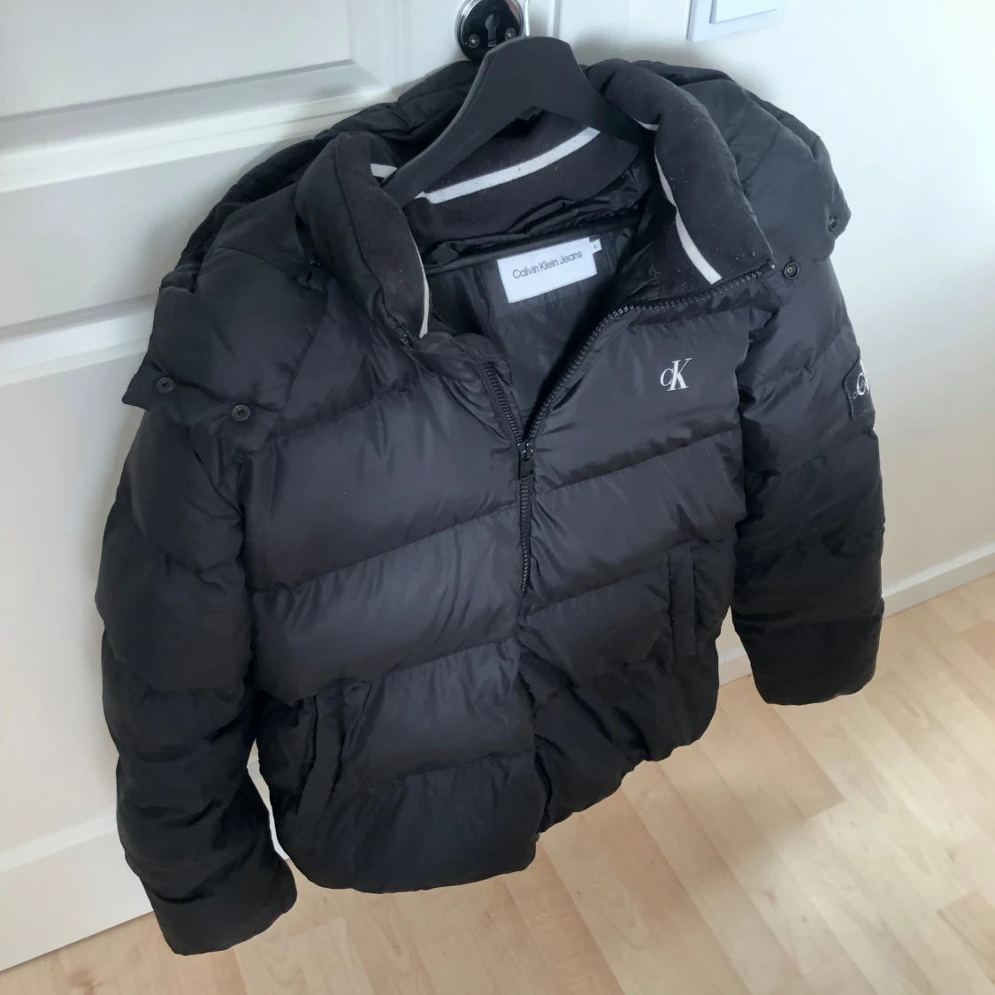 Svart pufferjacka från Calvin Klein