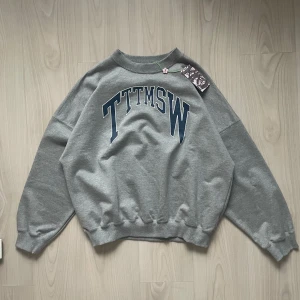 TTT MSW Crewneck - Beautiful gray crewneck from a Japanese brand called TTTMSW. Size M, but it's really oversized. Boxy cropped fit. Brand new with tags, retail price 209€ (≈2400kr). Extremely high quality, made in Japan.