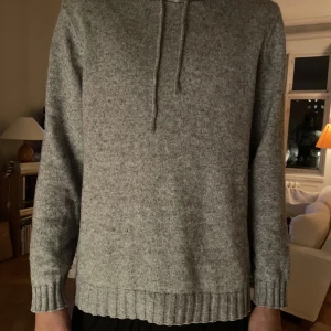 Grå merinoull hoodie  - Väldigt snygg merinoull hoodie storlek M 