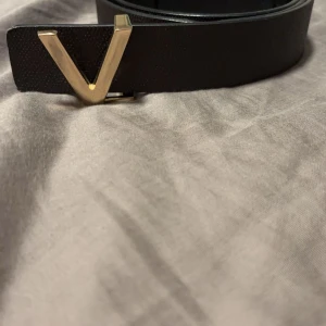 Valentino bälte - Köpt i Portugal och är såklart äkta. Bra skick förutom små grejer som inte är synligt, pm för mer info