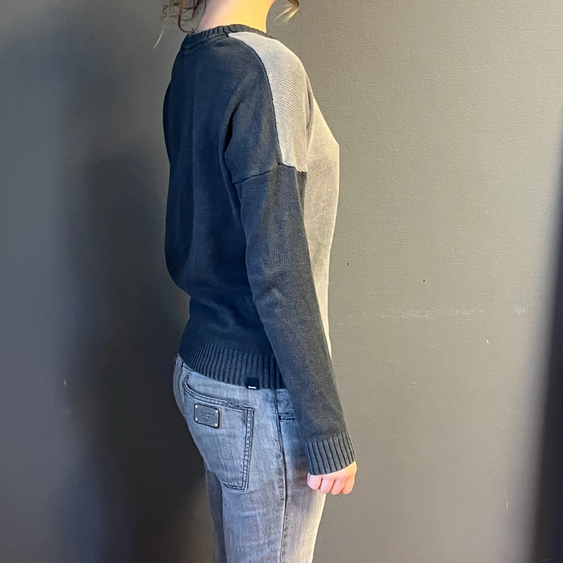 Grå och svart vintage tröja från Bench - 90