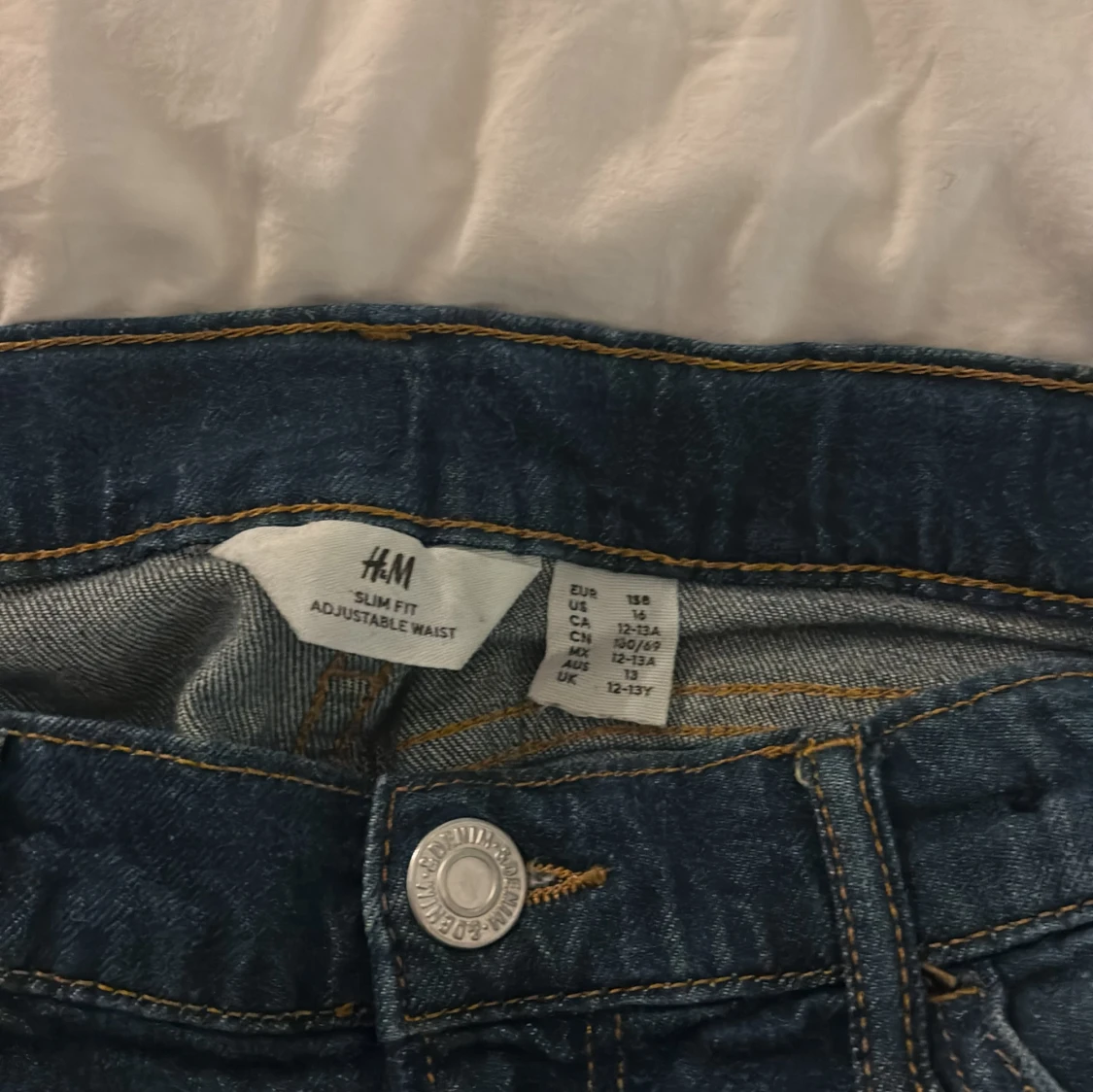Blå slim fit jeans från H&M - 92