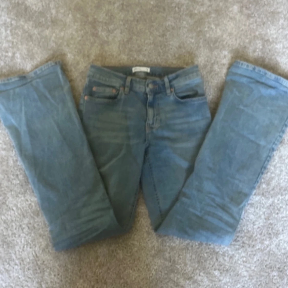 Blå jeans från Gina tricot