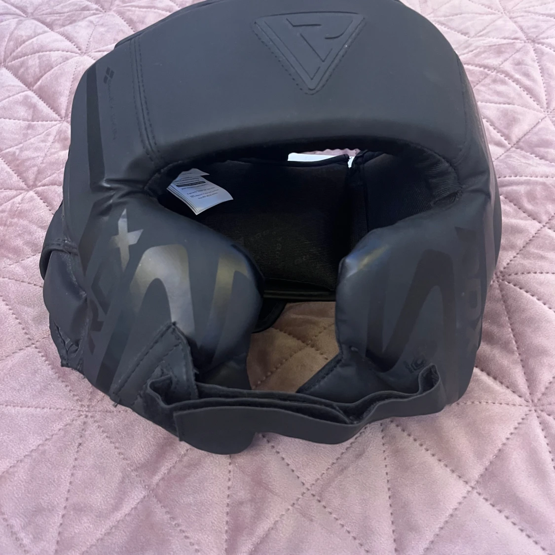 Svart huvudskydd från RDX för kampsport