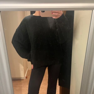 Svart stickad tröja  - Skön stickad tröjan ifrån hm💕