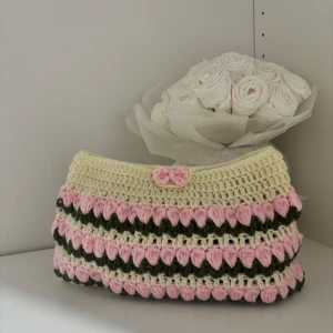 Virkad necessär 🩰💓🎀 - Superfin handgjord stickad necessär pastellfärger Finns i önskad färger samt storlekar💓🩰✨🎀