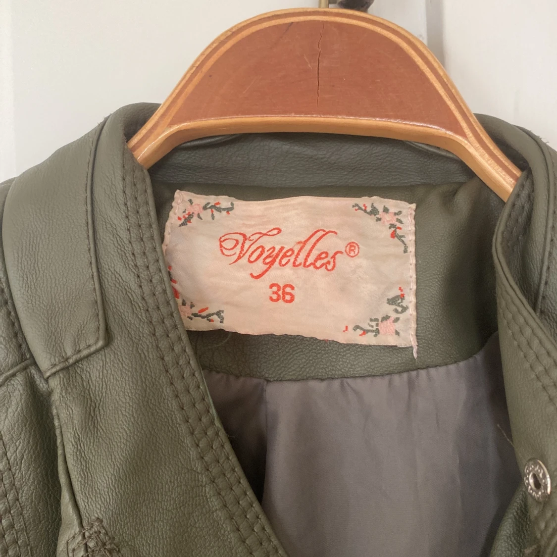 Olivgrön skinnjacka från Voyelles - 91