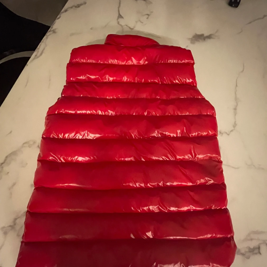 Röd moncler väst - 90