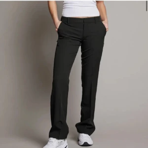 Svarta kostymbyxor - Snygga svarta kostymbyxor i normal passform. Perfekta för alla slags tillfällen. Suuper fina! 