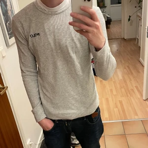 Ralph lauren pyjamas tröja - Säljer en helt ny ralph lauren pyjamas tröja! Nypris ligger på 799:- mitt pris 499:-. Storleken är M men passar S! Perfekt julklapp