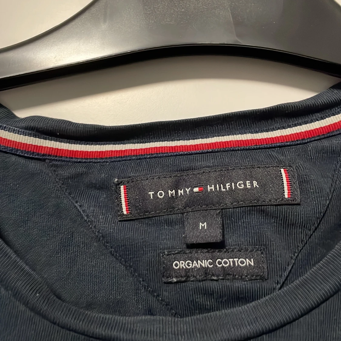 Mörkblå t-shirt från Tommy Hilfiger - 90