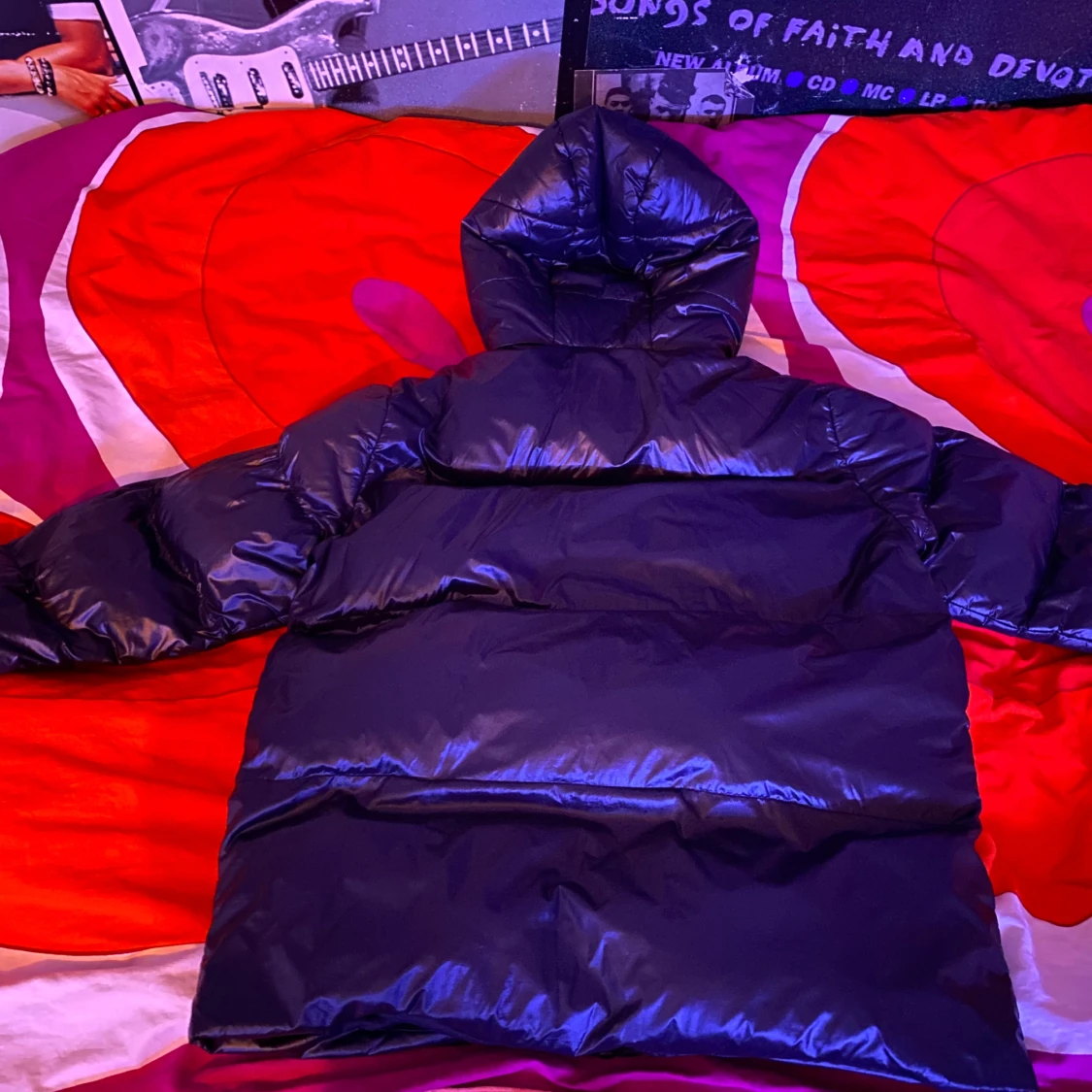 Svart pufferjacka från boohooMAN - 90