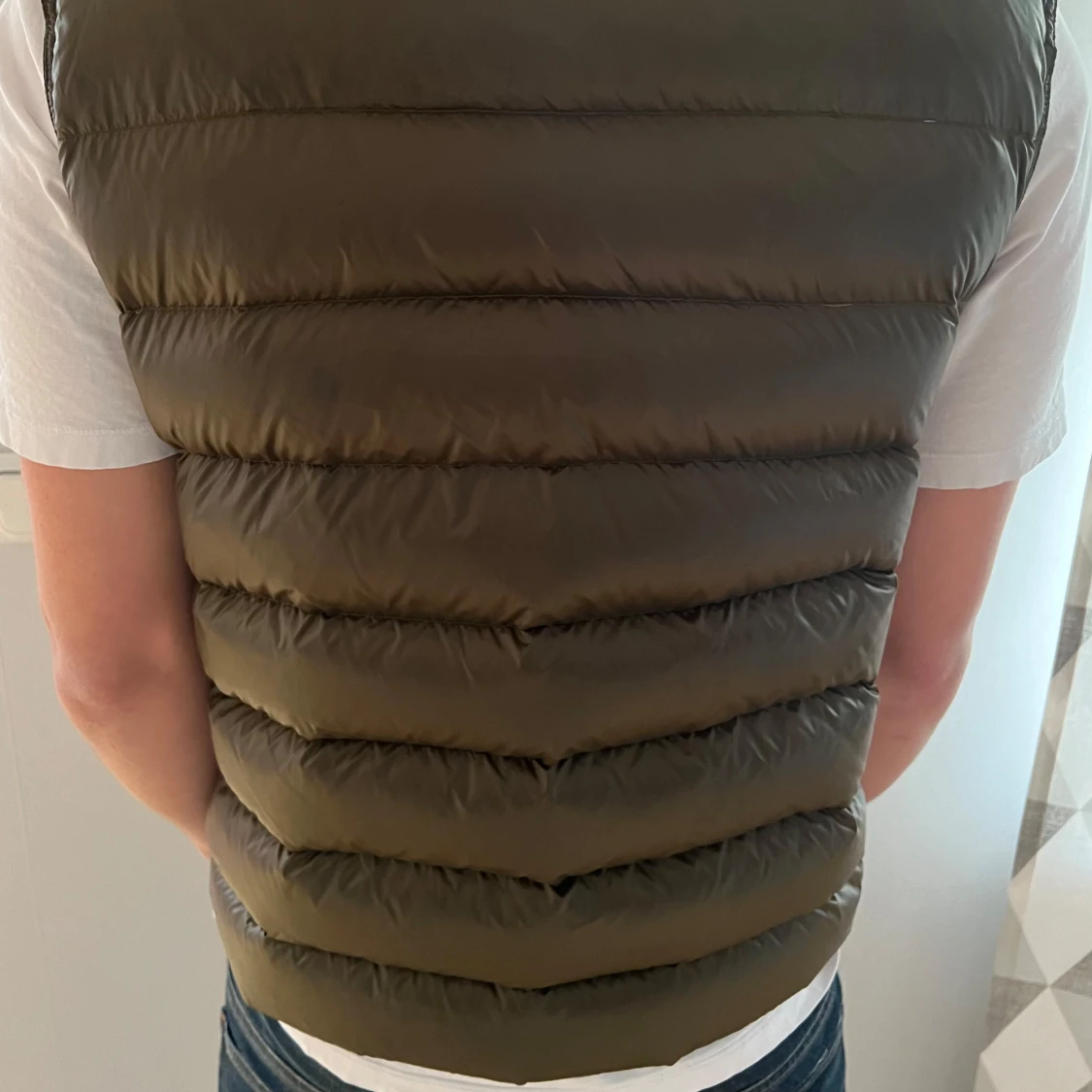 Olivgrön Gui-väst från Moncler - 91