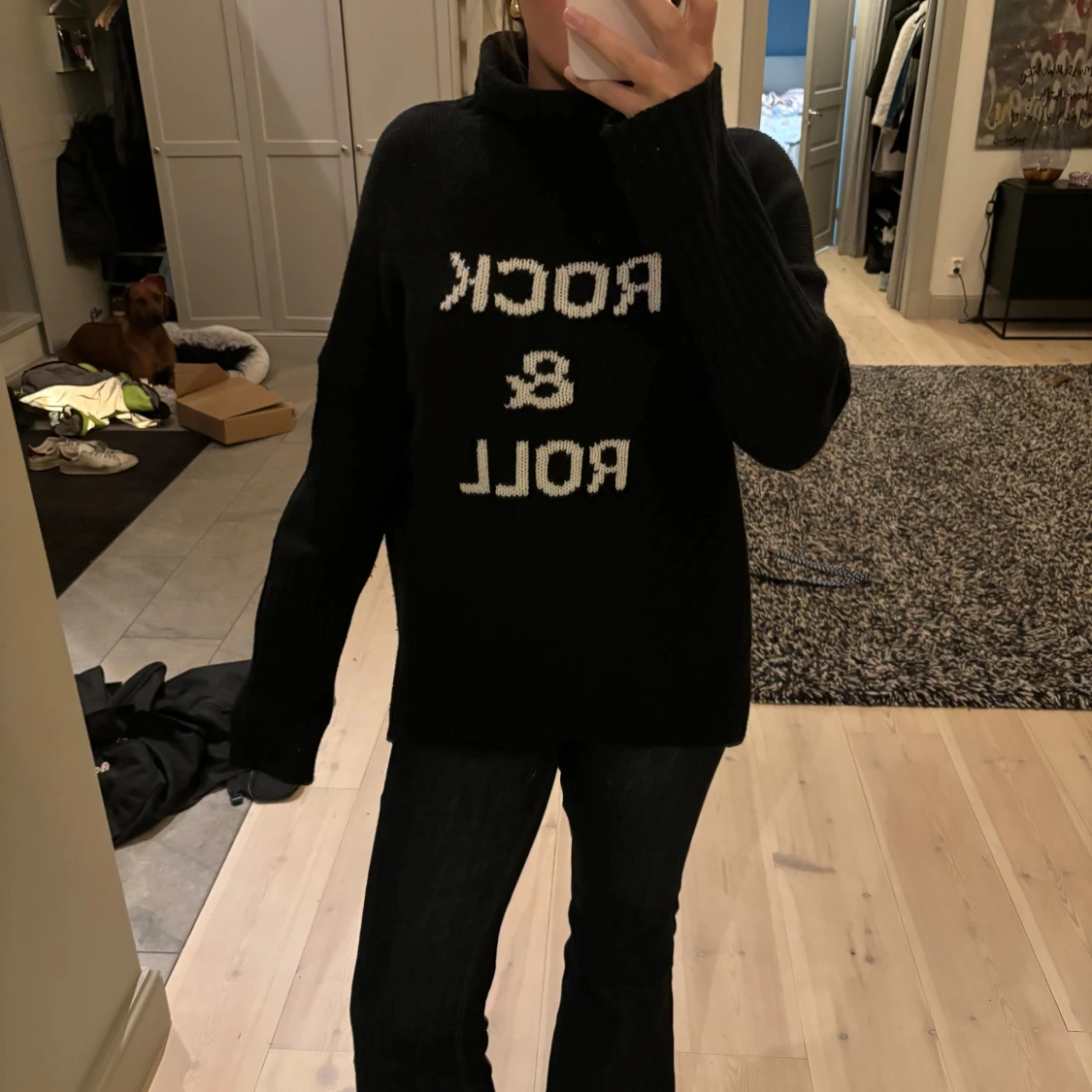 Svart polotröja med text - 2