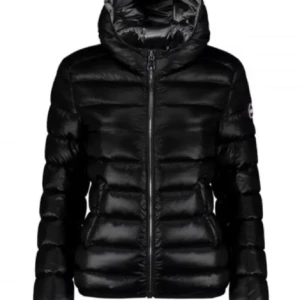 Svart dunjacka från Colmar - Säljer en snygg svart dunjacka från Colmar i mycket bra skick.väldigt varm! Italiensk storlek 44! Passar S