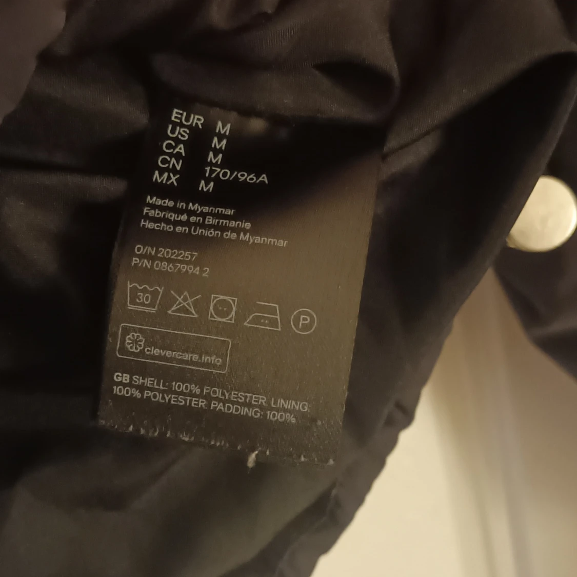 Svart pufferjacka från Divided - 92