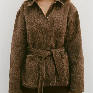 SÖKER! - Söker denna jacka från Zara, jag säljer den alltså inte! Hör av er 😊 Helst stl S/XS