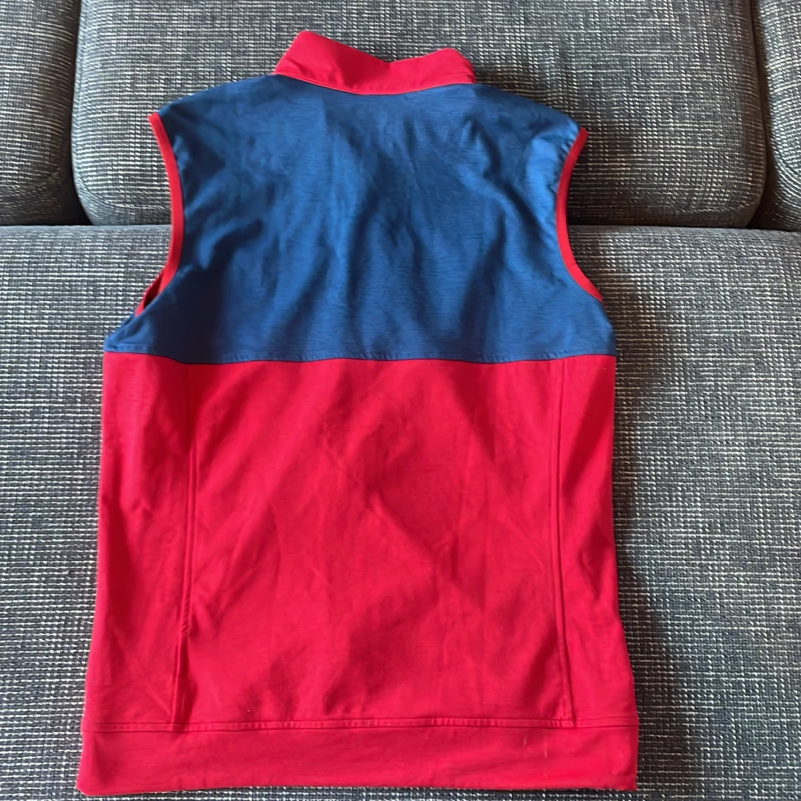 Röd och blå väst från Puma - 91