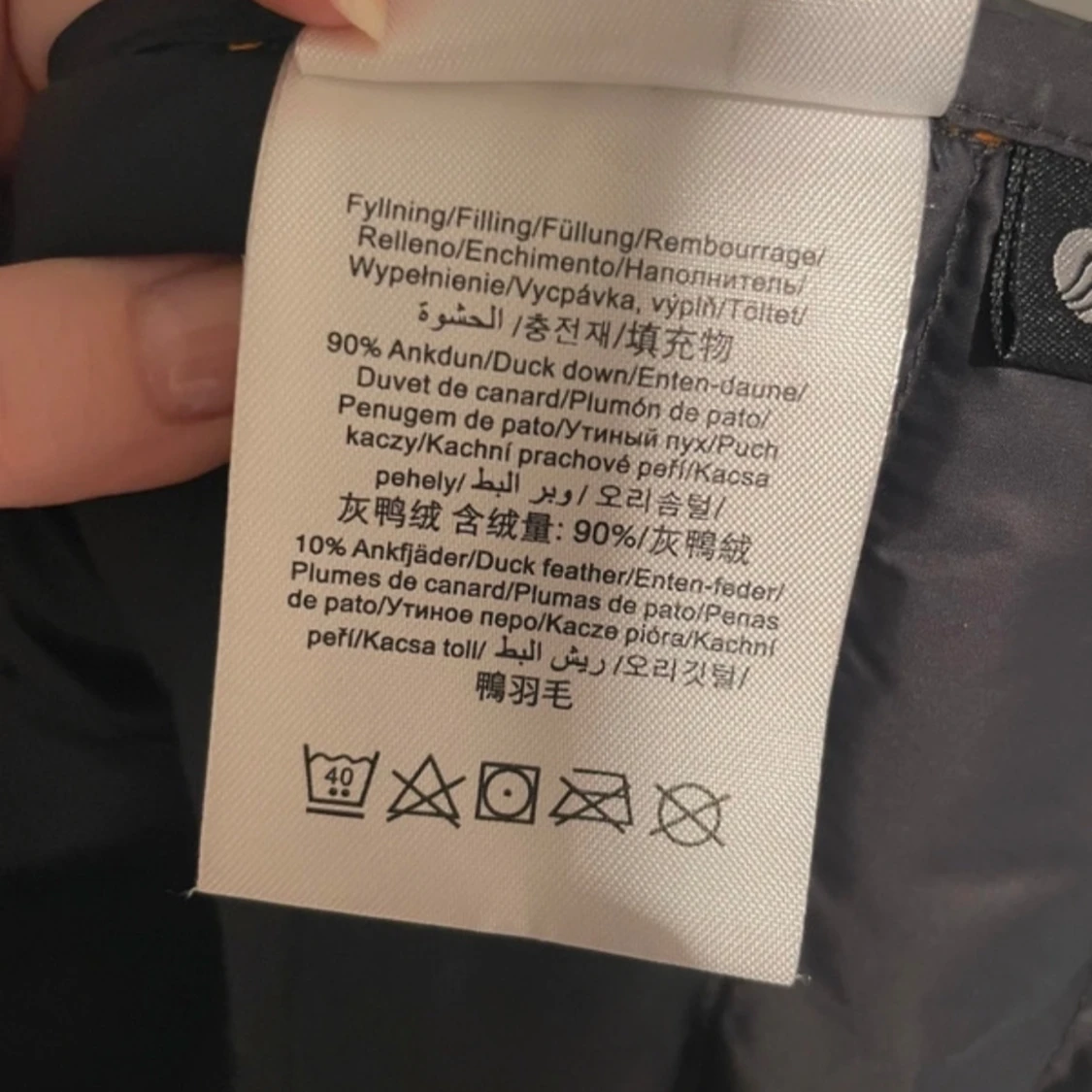 Svart dunjacka från Peak Performance - 92