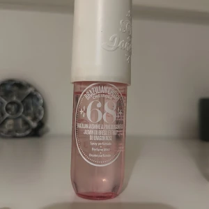 Sol de Janeiro Brazilian Crush 68  - Har bara använt lite som man ser på bilden. Flaskan är 90ml. 