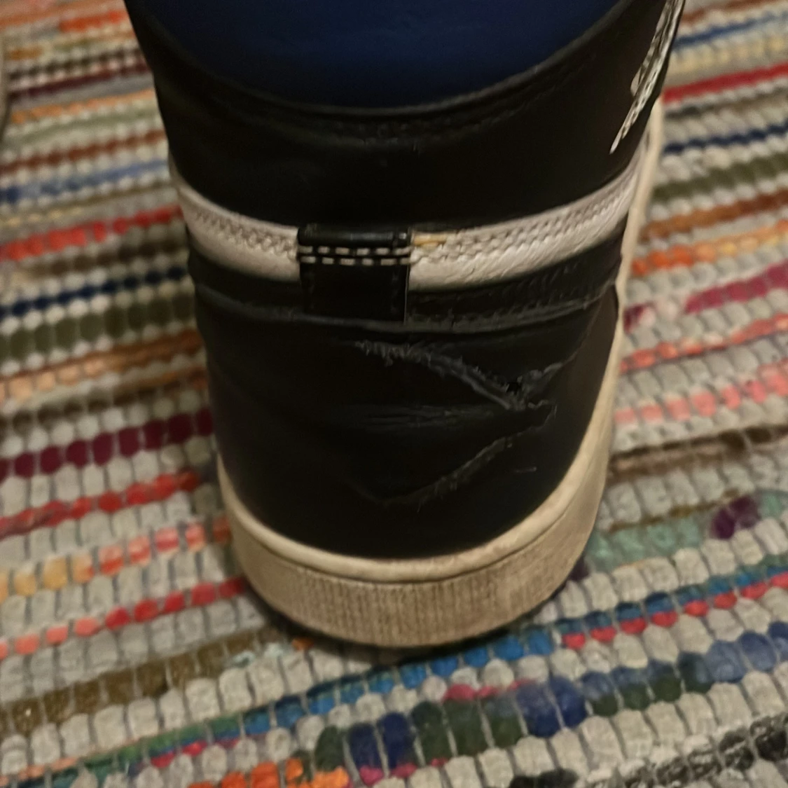 Nike Air Jordans i svart, blå och vit - 93