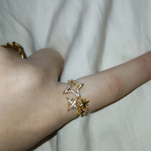 ring - Gullig ring med stjärnor 