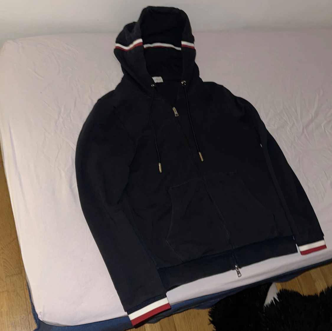 Svart hoodie från Moncler (Obs liten i strlk!!!) - 90