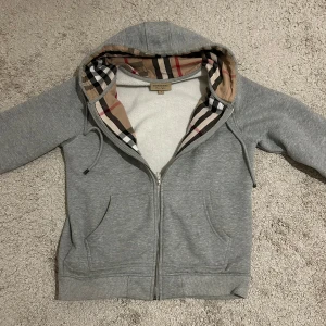 Burberry grå kofta  - 10/10 skick 