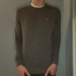  Morris tröja 100% merinoull  - Stilig Morris tröja i storlek XS! 100% merinoull  Mycket bra skick Nypris 1600 Mitt pris 599 ej hugget Hör av dig vid fler frågor eller funderingar!