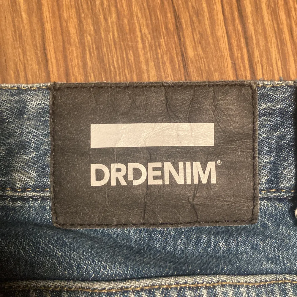 Rensar garderoben. Dr.Denim jeans, väldigt bra skick knappt använda. Pris kan diskuteras. Jeans & Byxor.