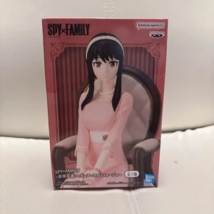 Yor Forger SpyxFamily figure - Figure from Bandai Namco of Yor Forger. Condition of the box is good! Bought in Japan