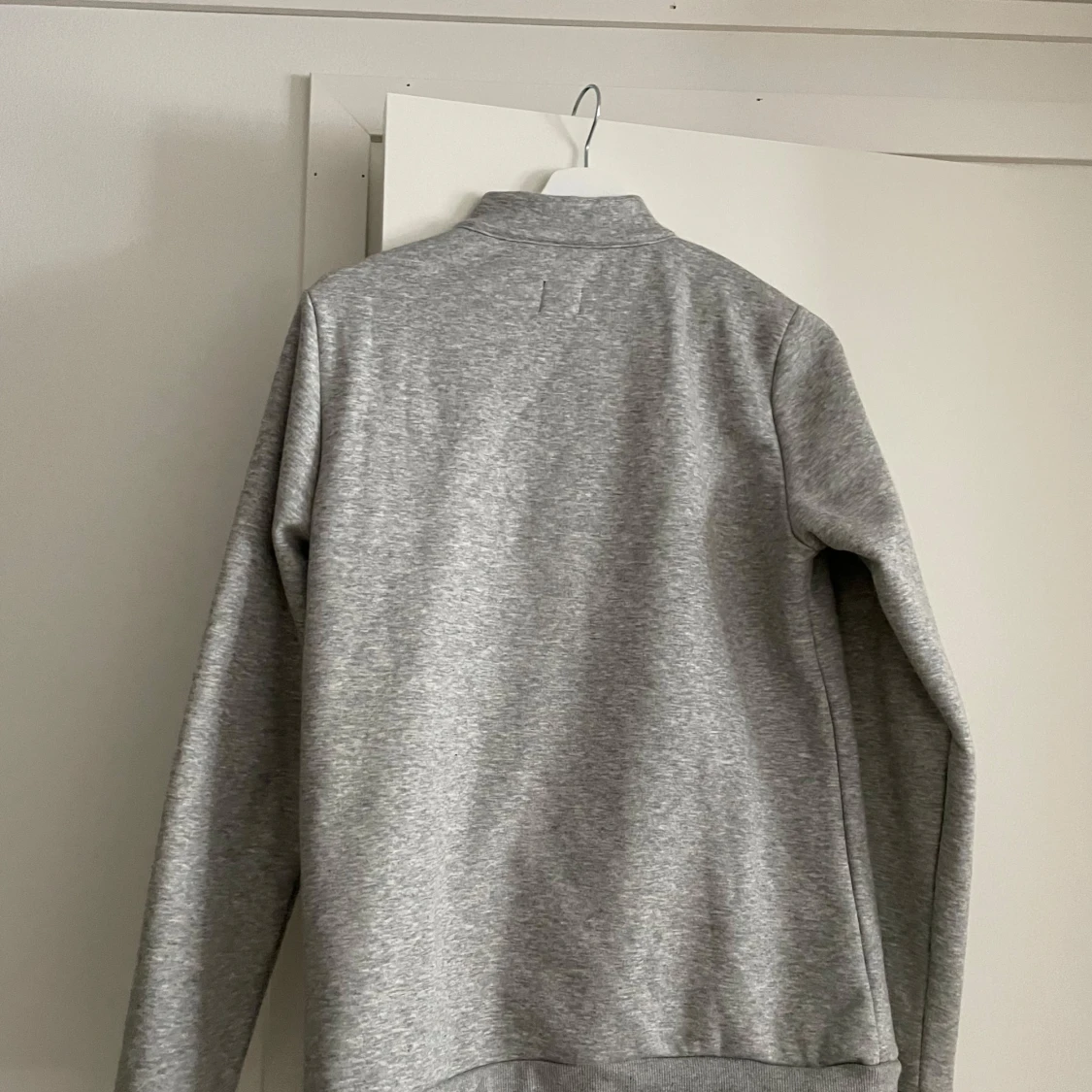 Grå  hoodie från Fager - 91