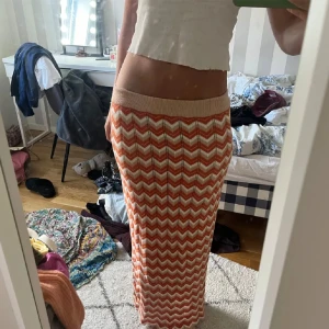 Långkjol - Lång kjol från new yorker i zigzag mönster, superfin och skön 💗 lånade bilder