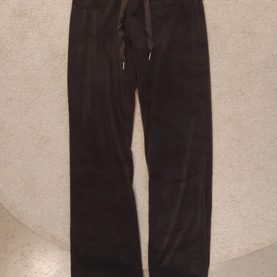 Bruna mjukisbyxor i velour