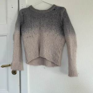 Stickadtröja - Säljer en super snygg stickad tröja ❤️